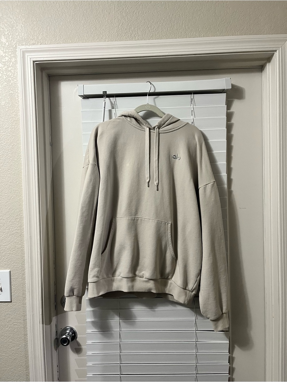 ALO Yoga Sandstone Beige Pullover Hoodie with Small Logo